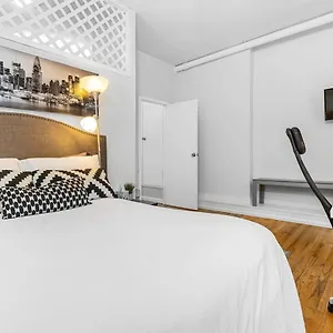 Elevate In Times Square - 2br Within Walking Distance To Times Square , New York United States
